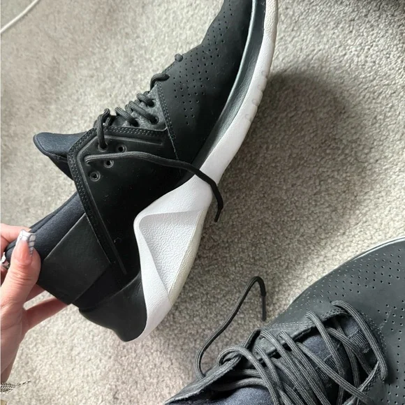 Jordan Men's Black and White Sneakers- SIZE:10 - Picture 4 of 10